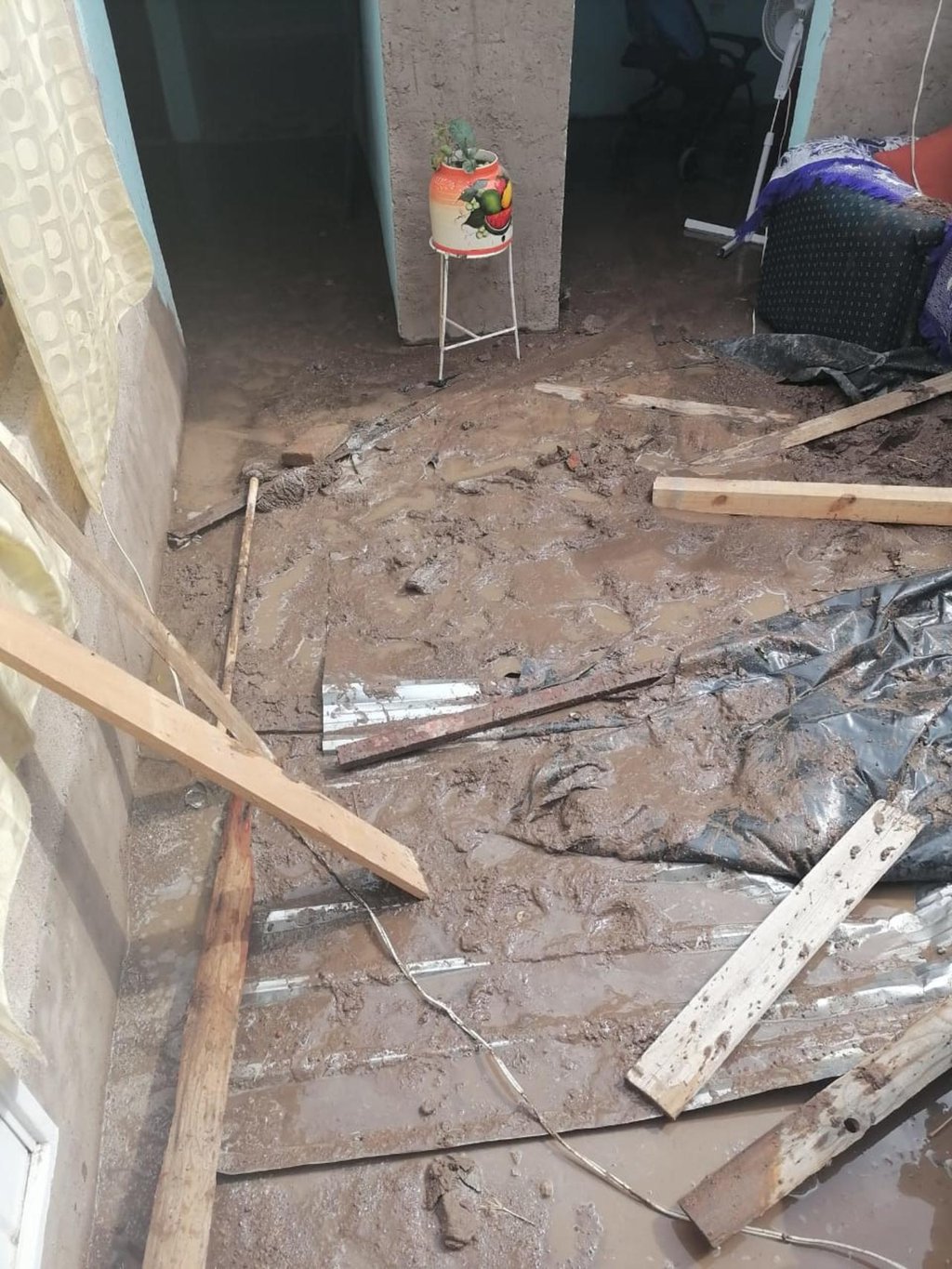 Lluvia derrumba techo en una casa del 5 de Mayo