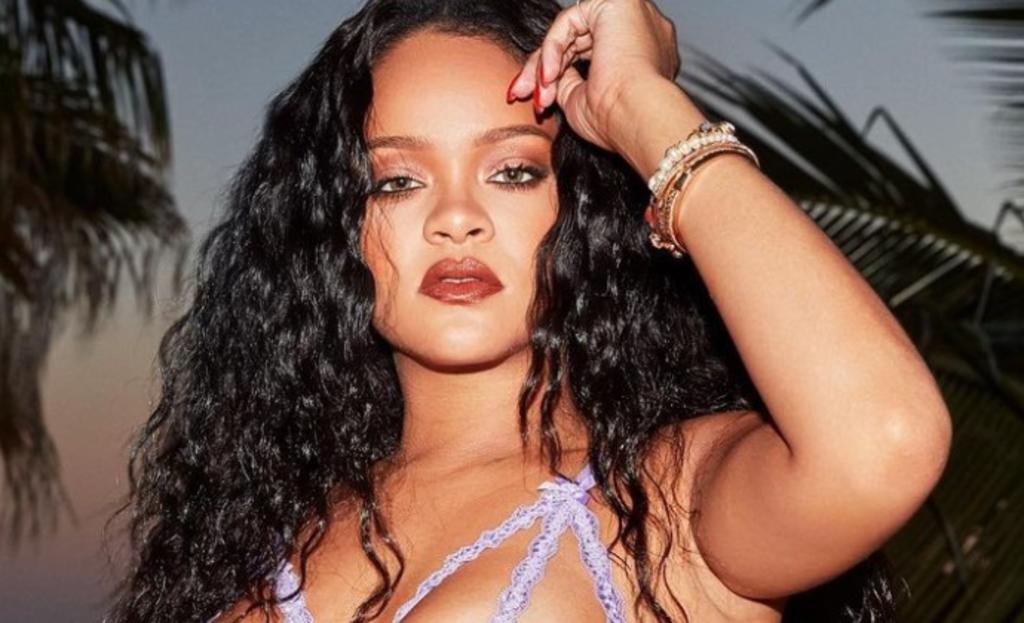 Rihanna 'paraliza' Instagram al posar con lencería