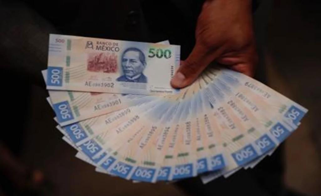 Policía de CDMX regresa fajo de billetes encontrado en Instituto Nacional de Cancerología