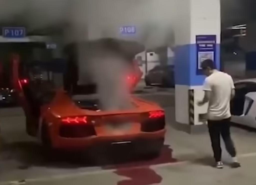Descomponen Lamborghini tras intentar asar carne con el escape