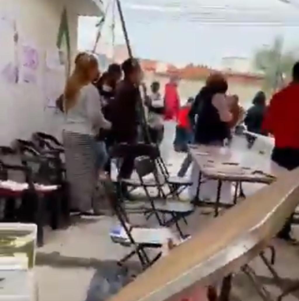 VIDEO: Reportan robo de boletas en casilla de Metepec, Estado de México