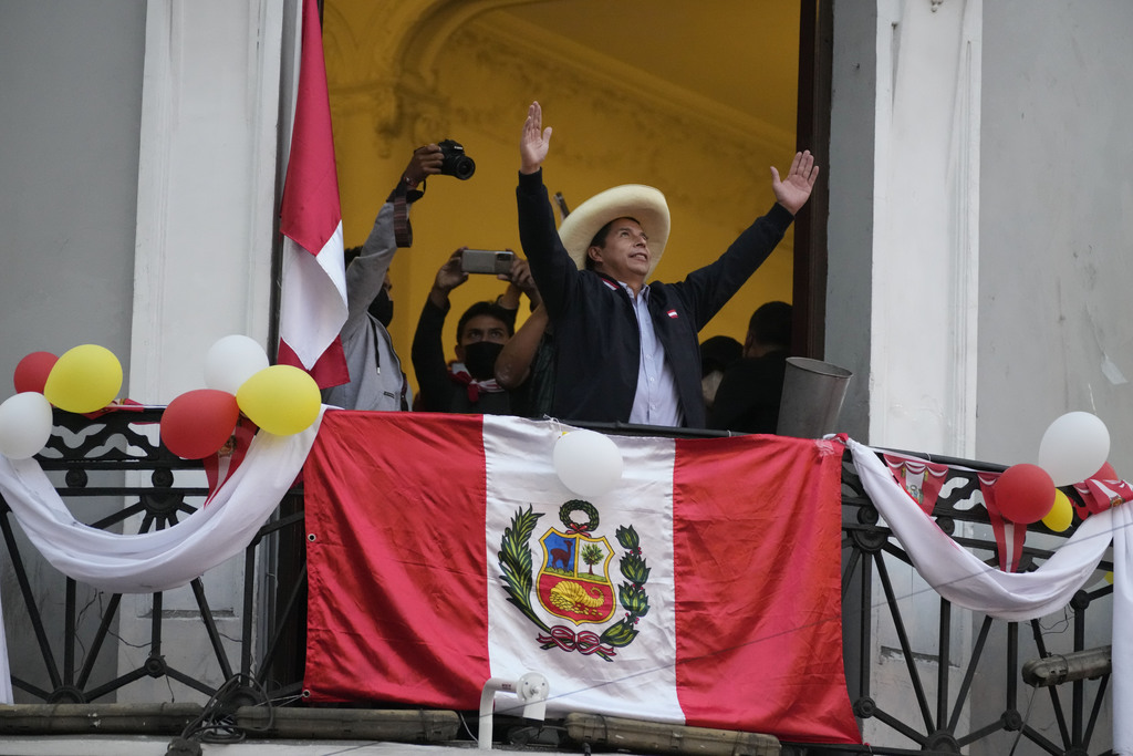 Castillo mantiene ventaja ante Fujimori