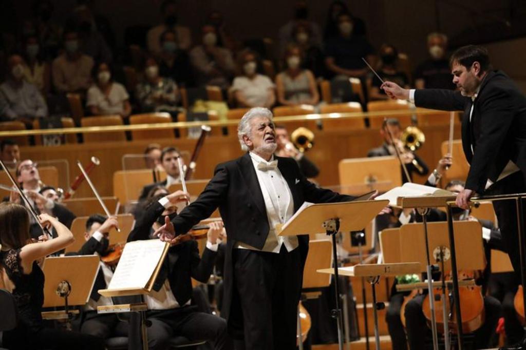 Ovacionan a Plácido Domingo en su regreso a los escenarios españoles