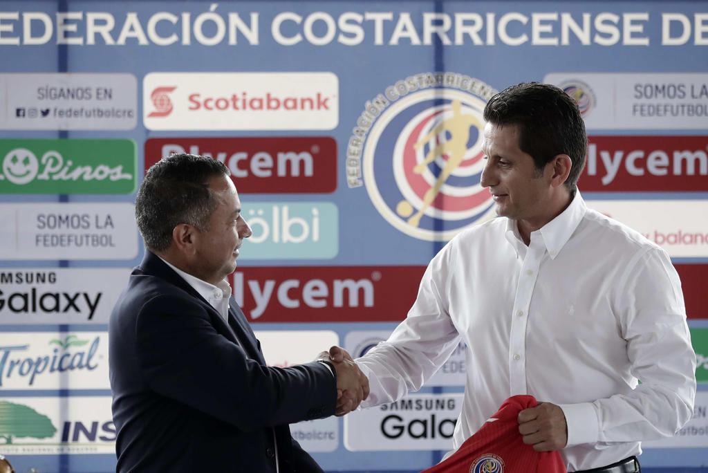 Despiden al entrenador de Costa Rica tras goleada ante Estados Unidos