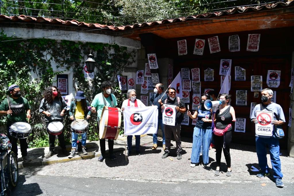Protestan en casa del expresidente Luis Echeverría a 50 años del 'Halconazo'