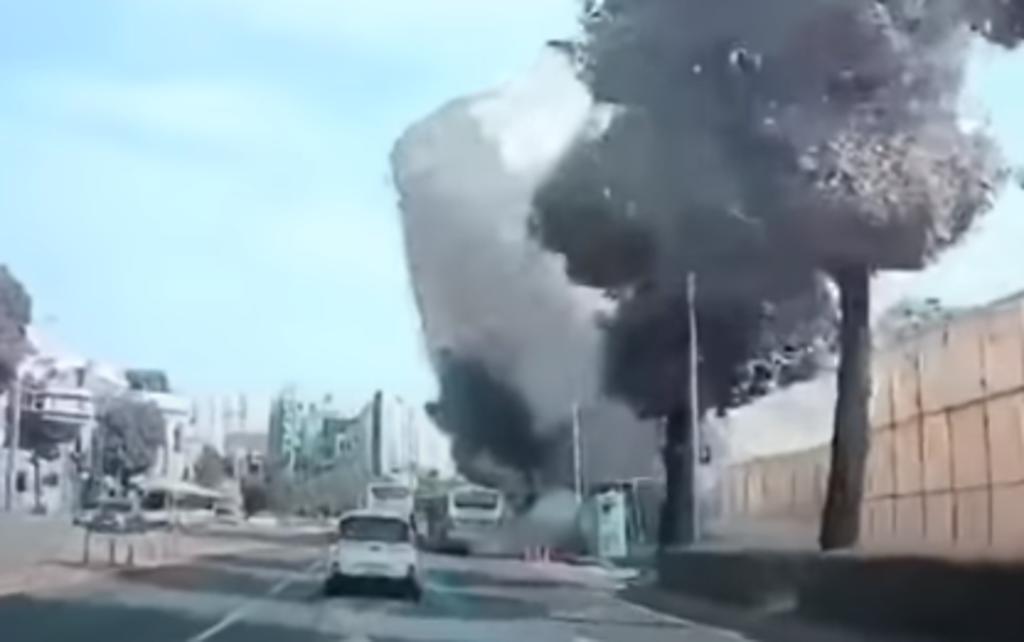 Edificio colapsa sobre un autobús y mata a 9 personas