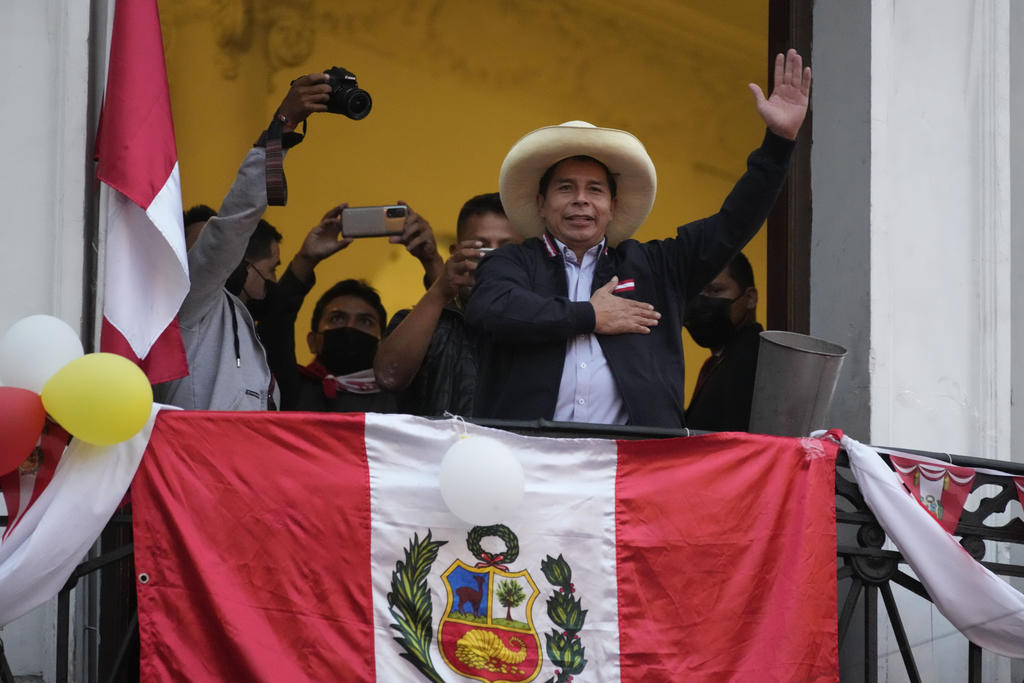 Pedro Castillo se impone en escrutinio de Perú que Fujimori tilda de fraudulento