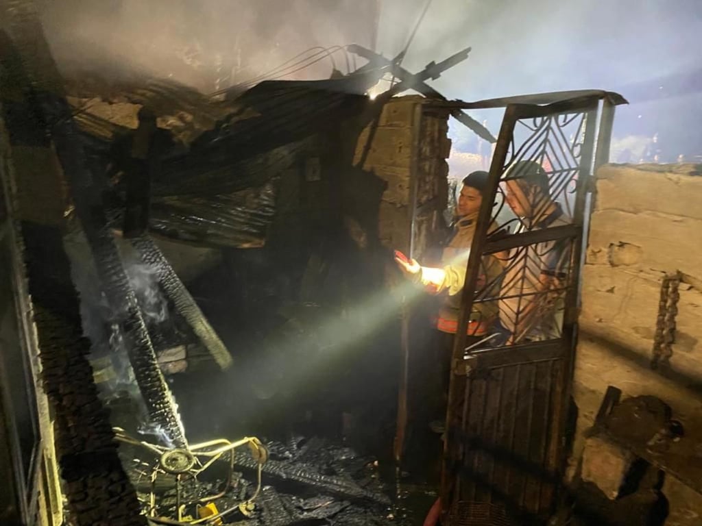 Fuerte incendio acaba con vivienda en Santiago Papasquiaro