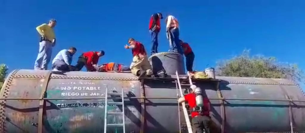 Bomberos rescatan a dos varones tras intoxicación dentro de cisterna