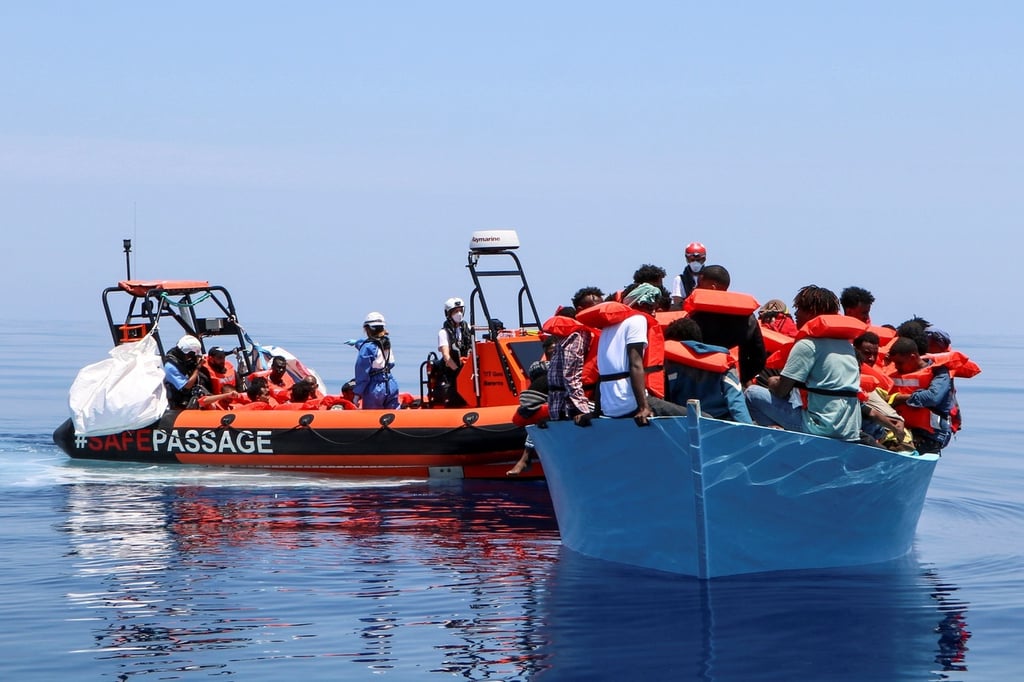 Rescata a 410 migrantes en Mediterráneo