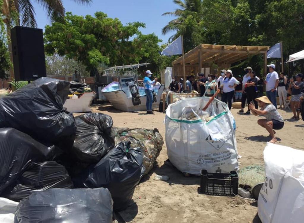 Para limpiar el mar, realizan torneo de pesca de plástico en Mazatlán