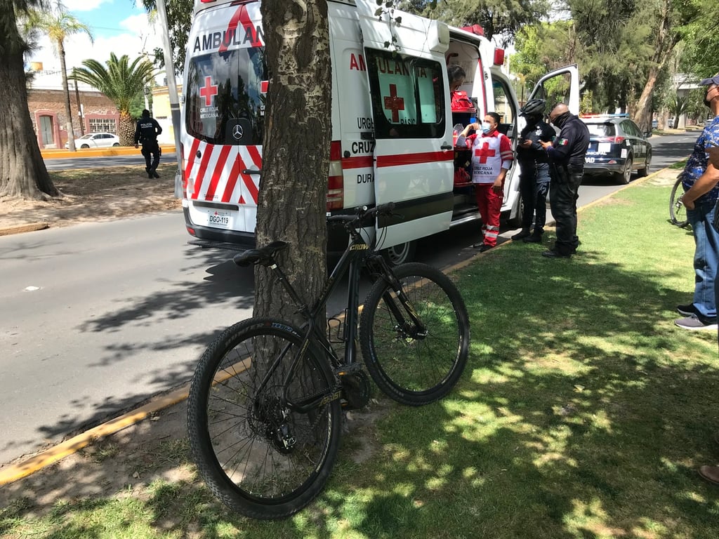 Autobús arrolla a ciclista en Dolores del Río