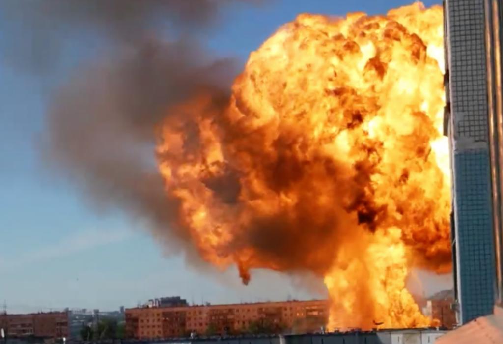 Explosión de gasolinera en Rusia resulta en al menos 25 personas heridas