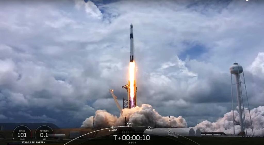 SpaceX lanza satélite de seguridad nacional de EUA con cohete reciclado