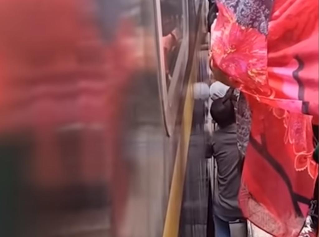 Hombre rescata a niño de 4 años que cayó de la plataforma del metro