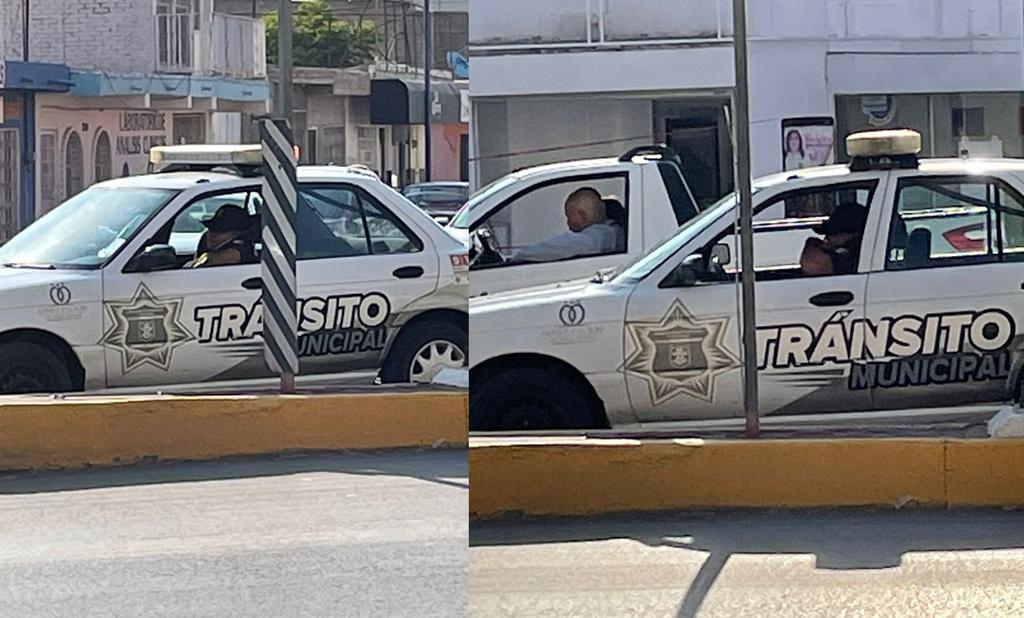 Captan a elemento de Tránsito hablando por celular mientras conducía en Gómez Palacio