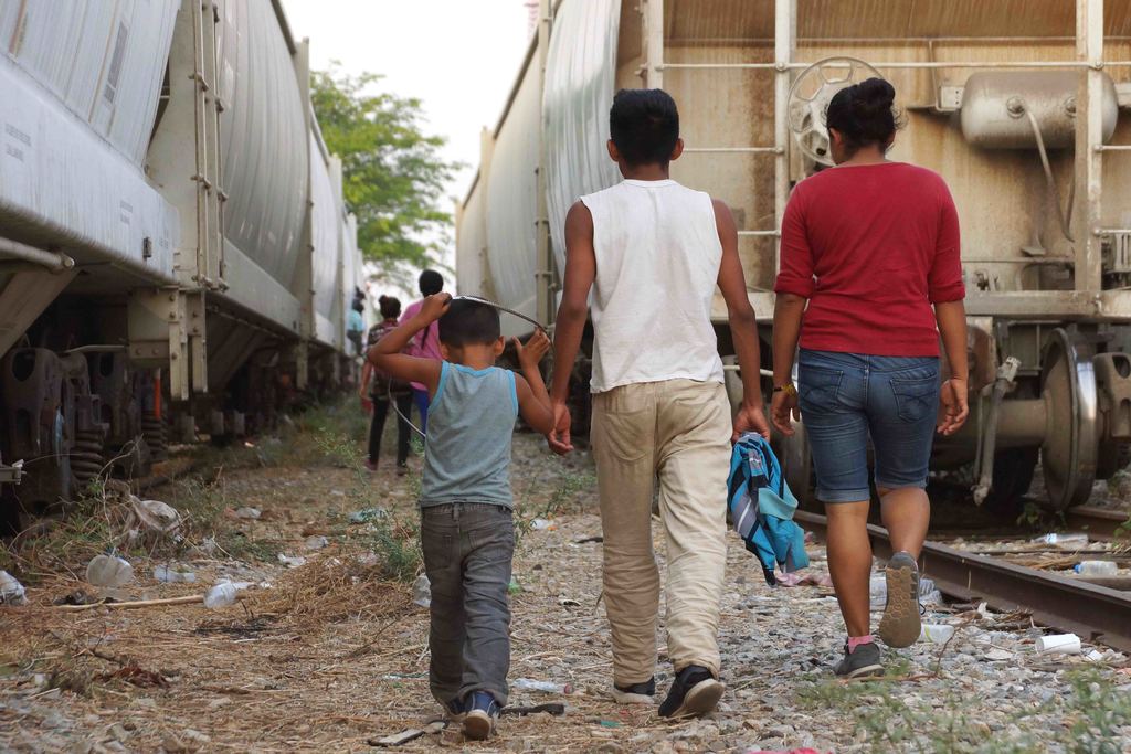 Acnur pide no construir muros contra migrantes