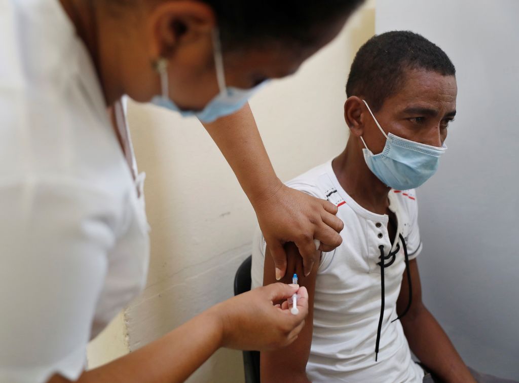 Cuba, por pedir la aprobación de vacunas