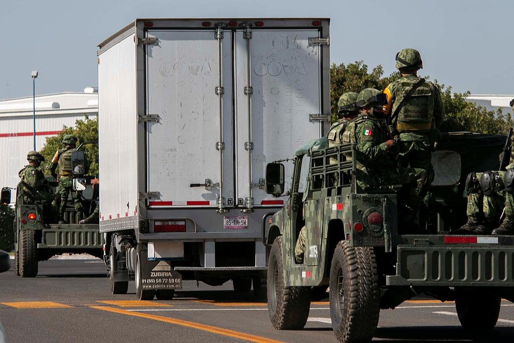 Militares blindan tramo Monterrey-Nuevo Laredo tras desaparición de conductores