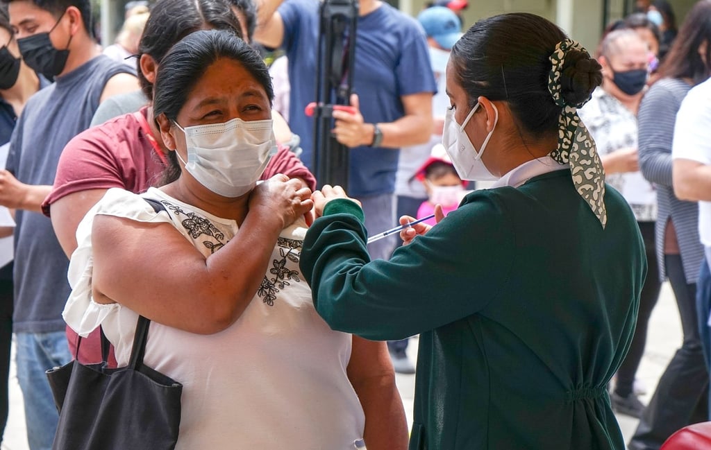 Baja California vacuna a todos sus mayores de 18