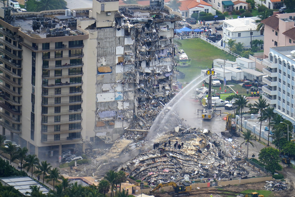 Miami espera respuestas tras derrumbe de edificio