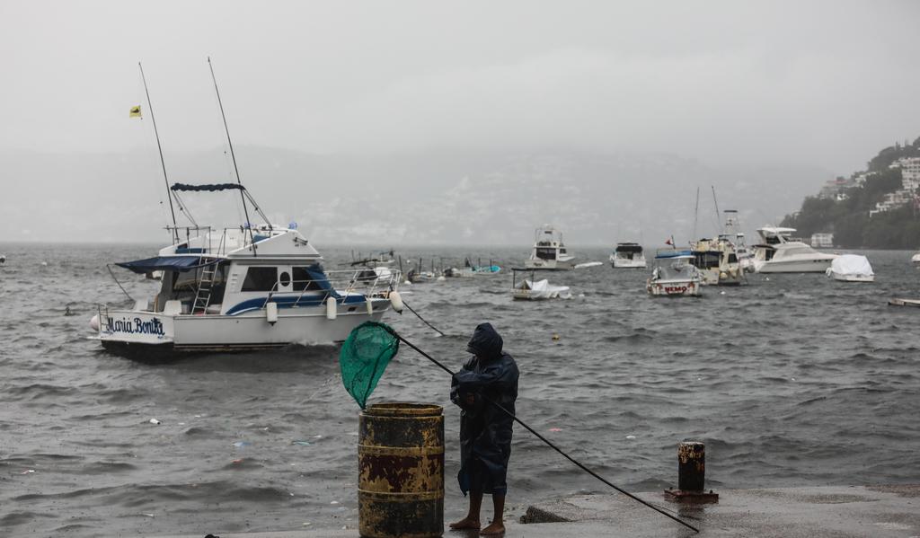 El huracán 'Enrique' se intensifica y alcanza categoría 1 en costas mexicanas