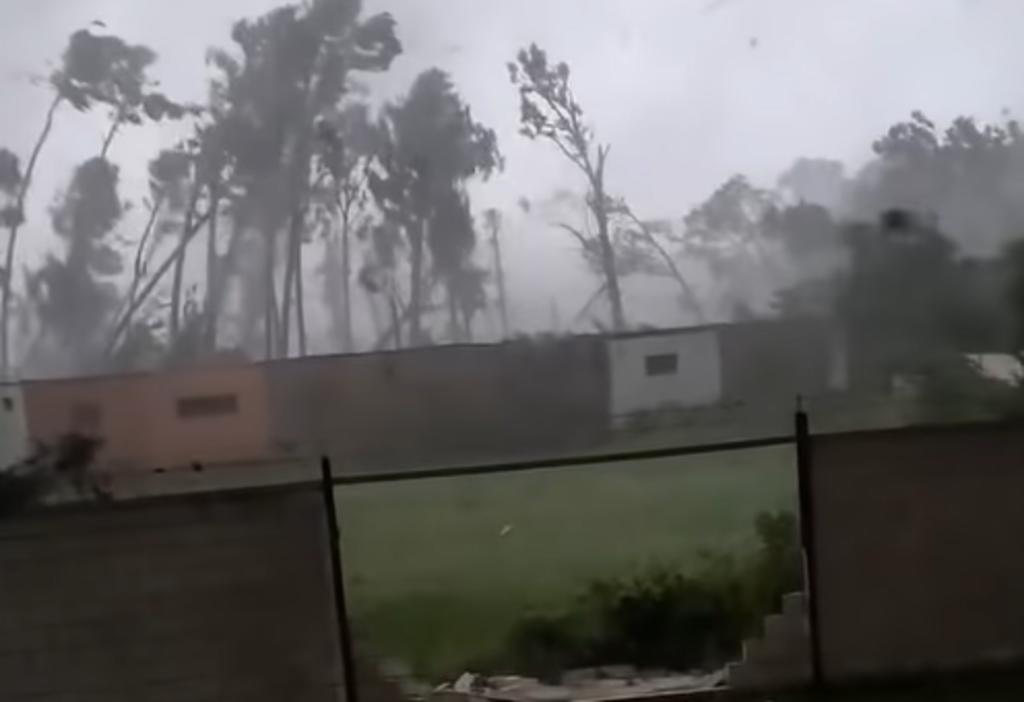 Hombre grabó el momento en el que un tornado azotó su hogar