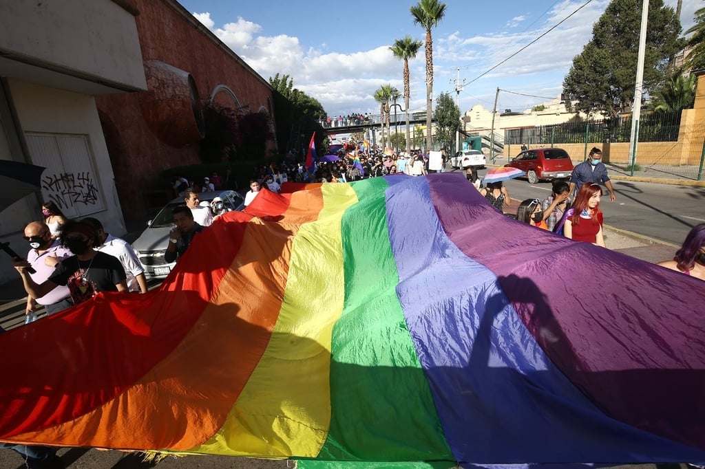 Marchan por el orgullo gay en Durango