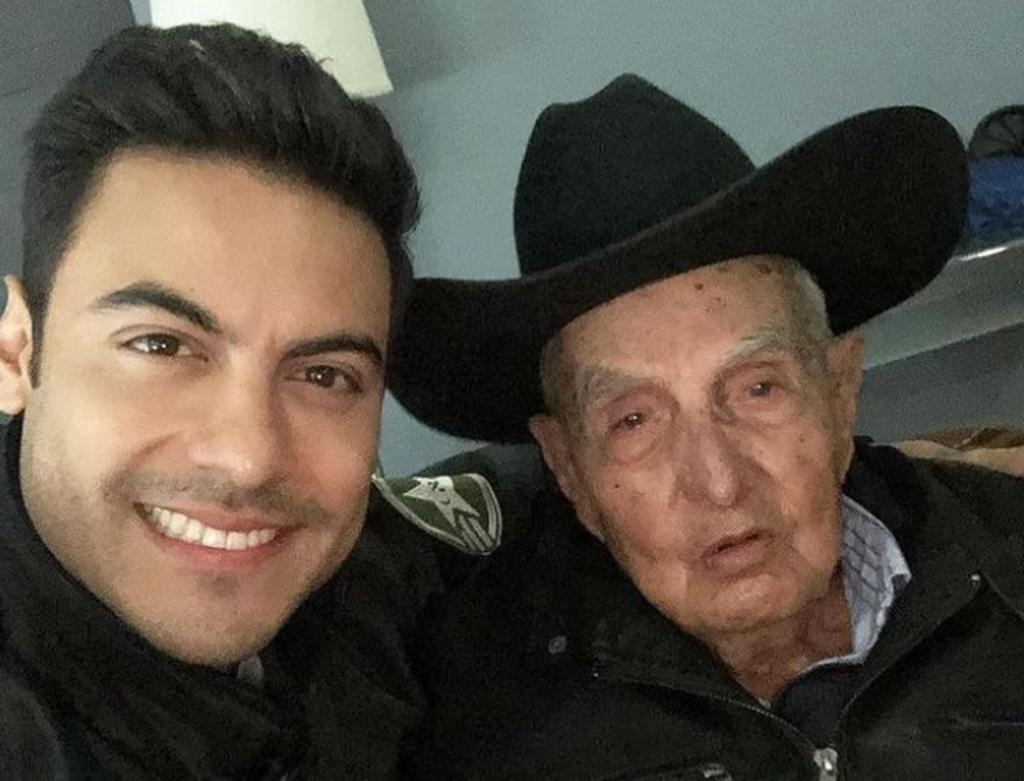 Carlos Rivera comparte su dolor al anunciar fallecimiento de su abuelo