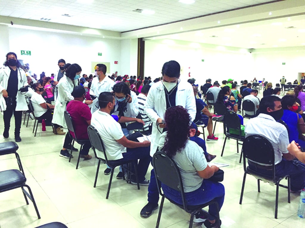 Responden adultos de 40 a vacunación en Gómez Palacio
