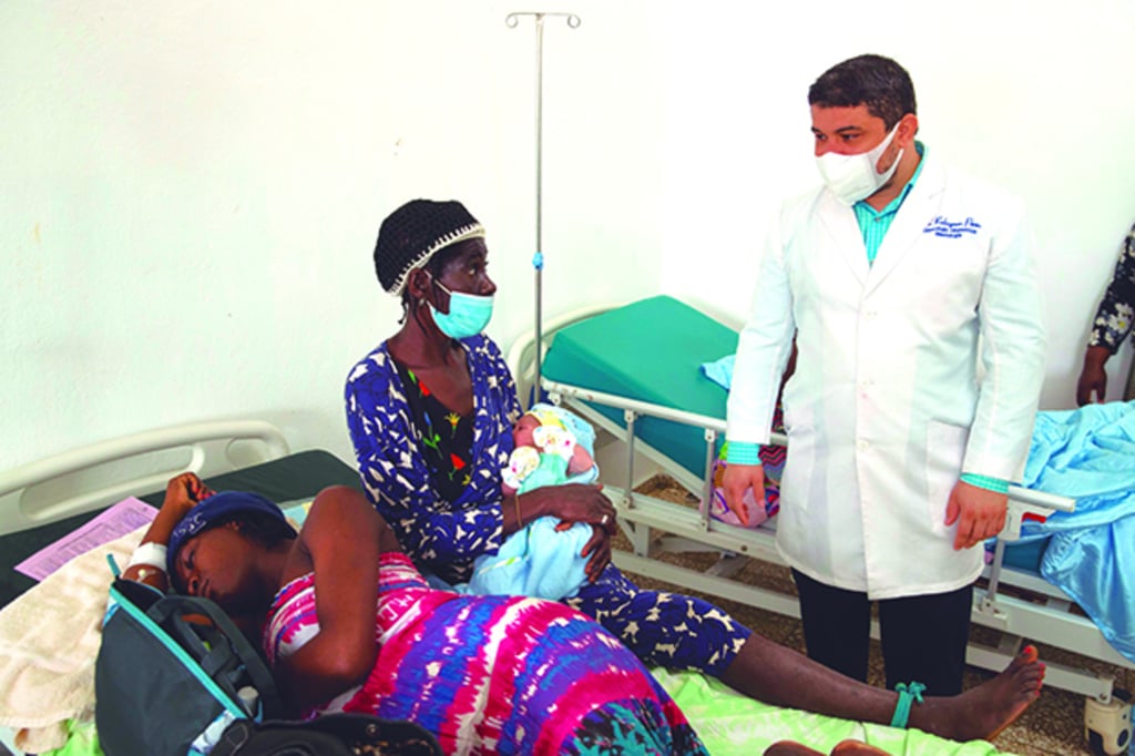 Anuncian cierre de hospital en Haití