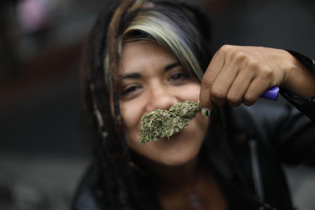 ¿Quiénes pueden tramitar un permiso para consumir marihuana?