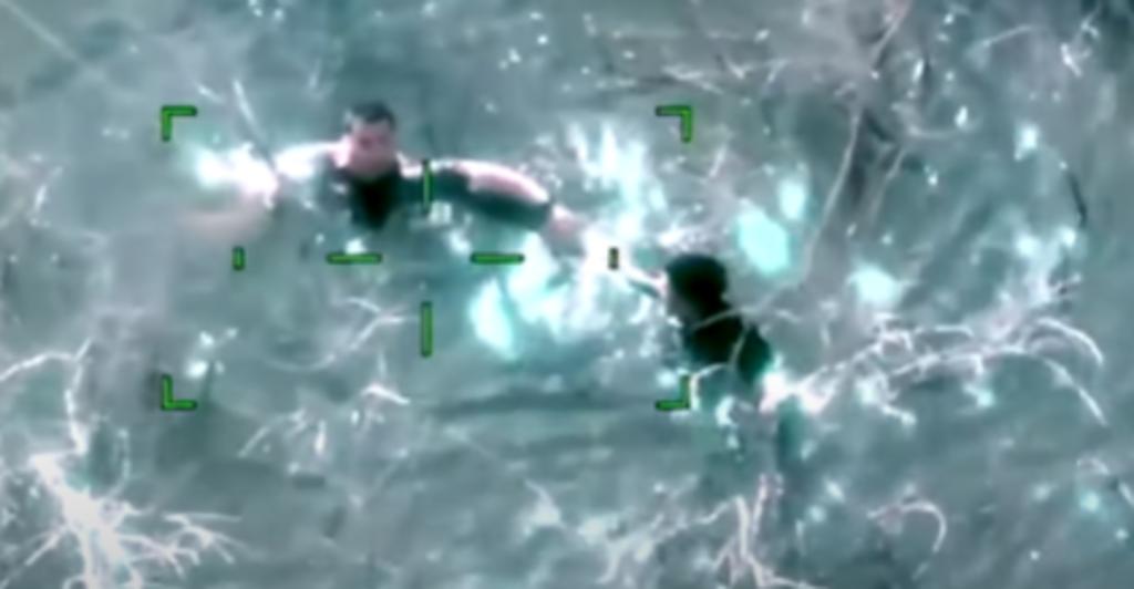 Agente fronterizo es grabado rescatando a niño que se estaba ahogando en un estanque