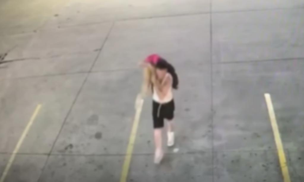 Hombre secuestra a mujer en una gasolinera frente a varios testigos