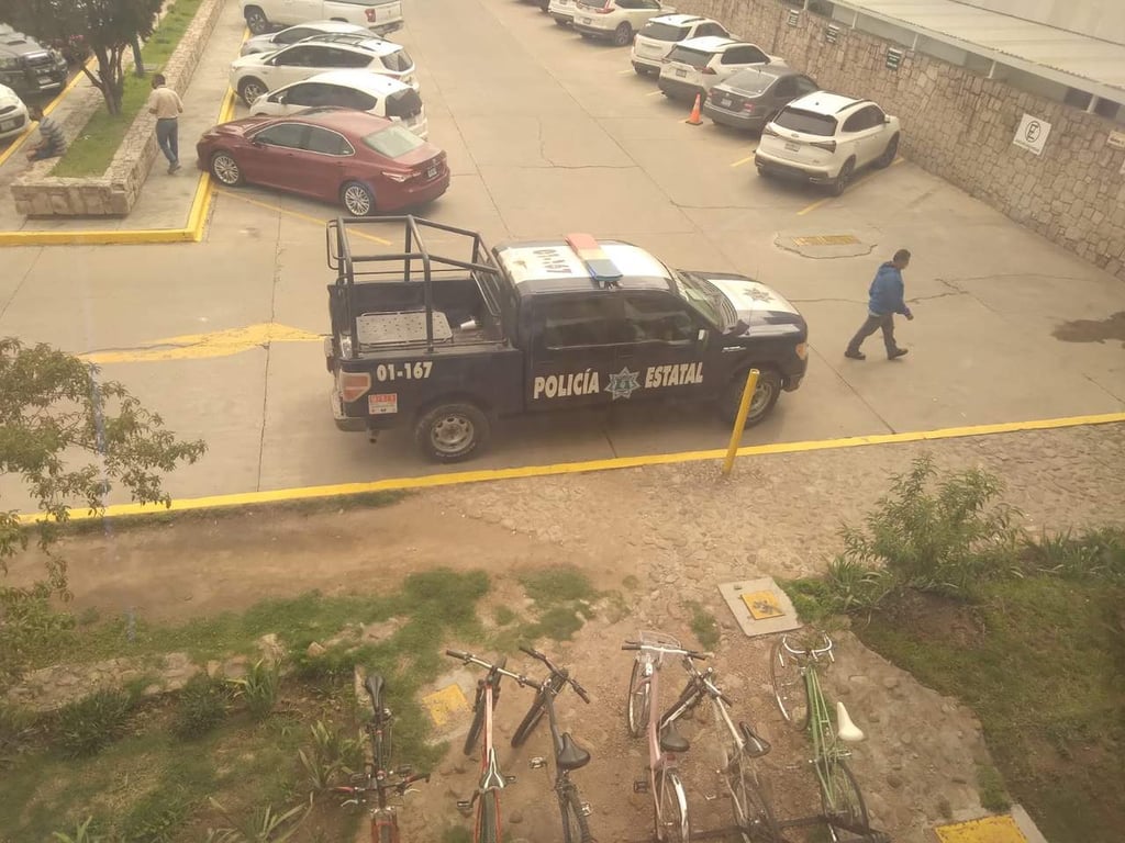 Policía se moviliza en IMSS Durango; acusan a residentes por desaparición de medicamento