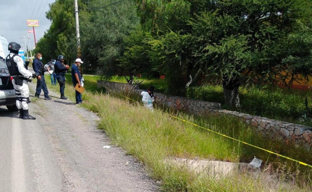 Localizan cadáver maniatado en carretera a Zacatecas