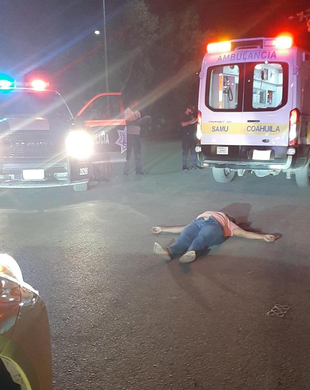Reportan mujer atropellada en Torreón; estaba dormida en medio de la vialidad