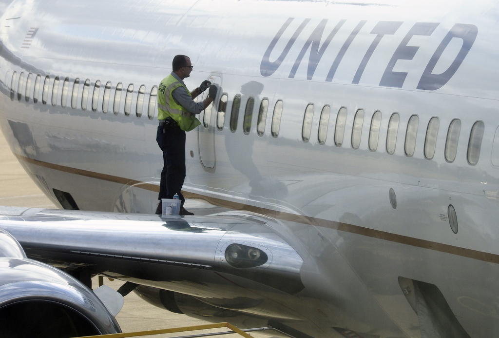 Combustible de avión escasea en algunos aeropuertos de Estados Unidos