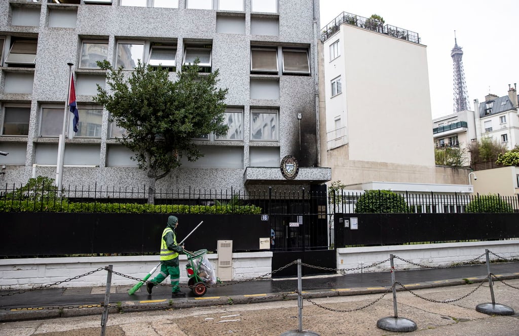 Atacan la embajada de Cuba en Paris, Francia