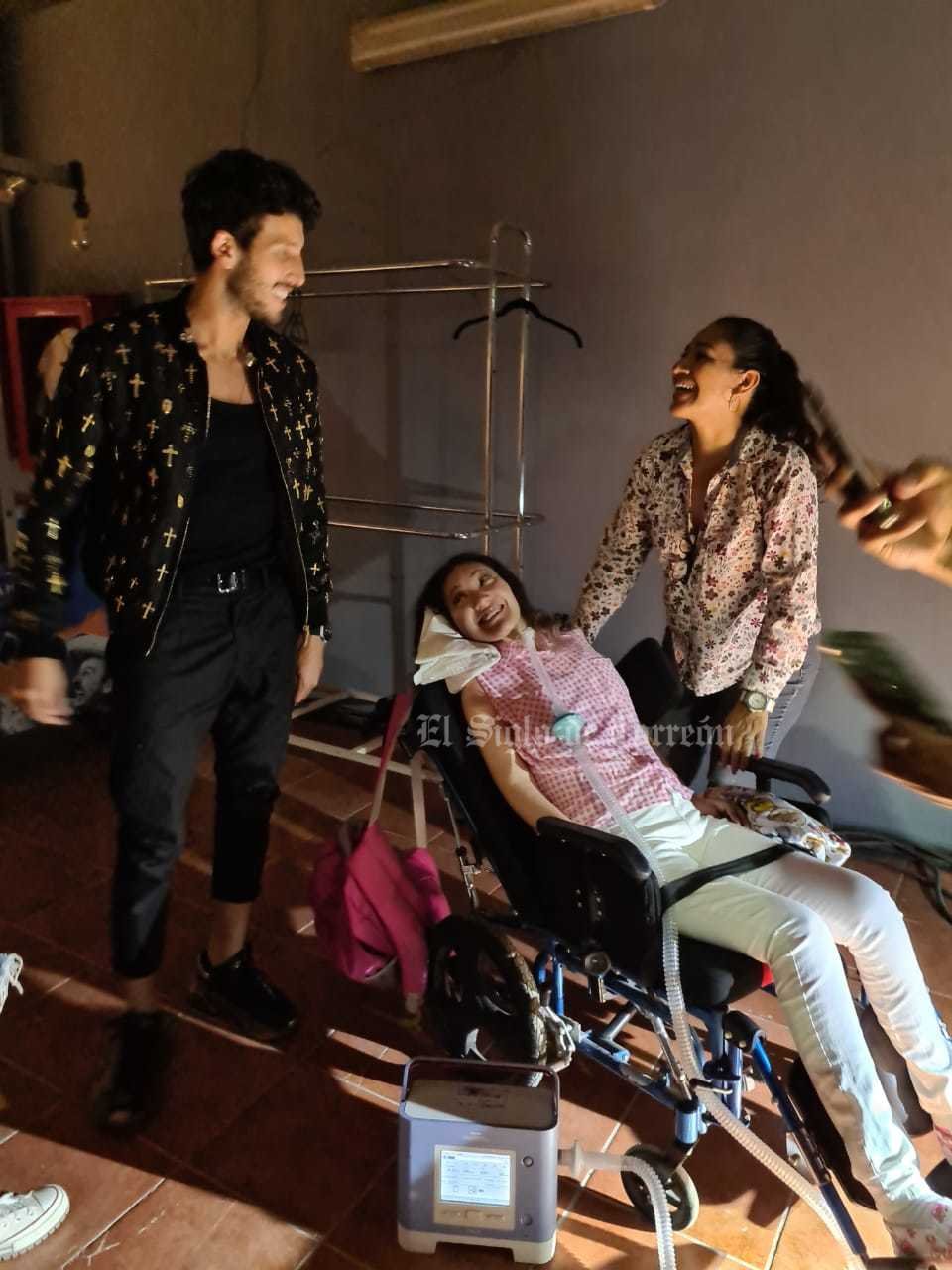 Sebastián Yatra cumple sueño a fanática lagunera