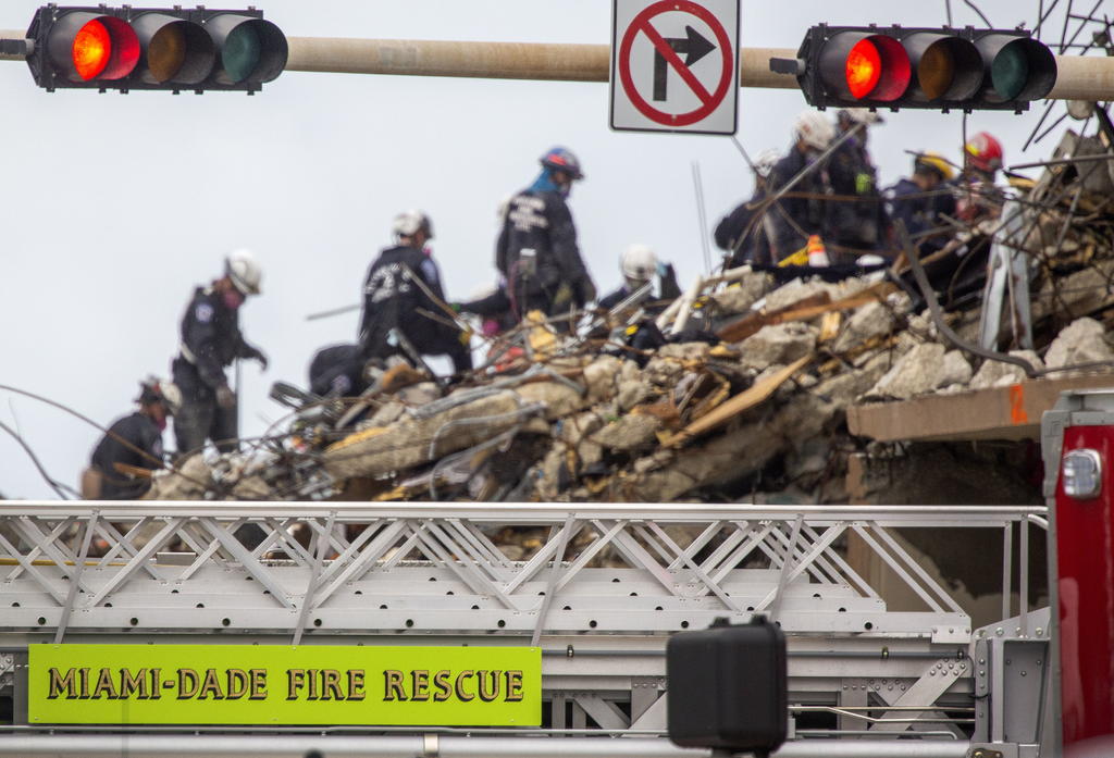 Autoridades suspenden labores de rescate en edificio derruido en Miami-Dade