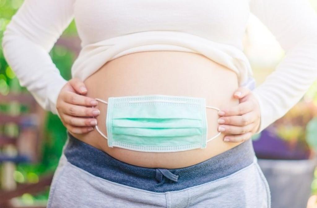 Mujer podría ir a la cárcel por organizar baby shower sabiendo que estaba contagiada de COVID-19