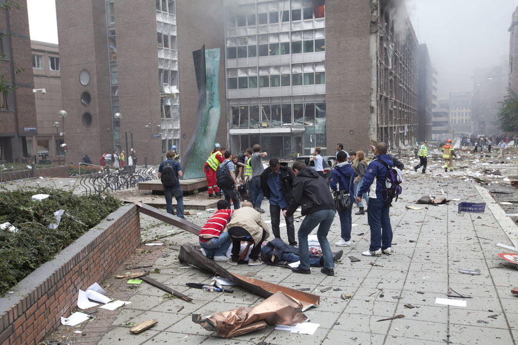 2011: Doble atentado en Noruega; se registra la 'masacre de Oslo'