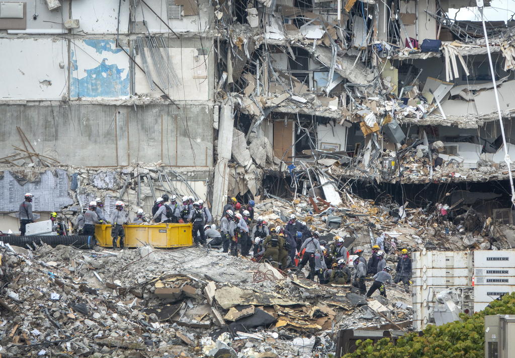 Víctimas mortales encontradas en escombros del edificio de Miami-Dade suben a 36