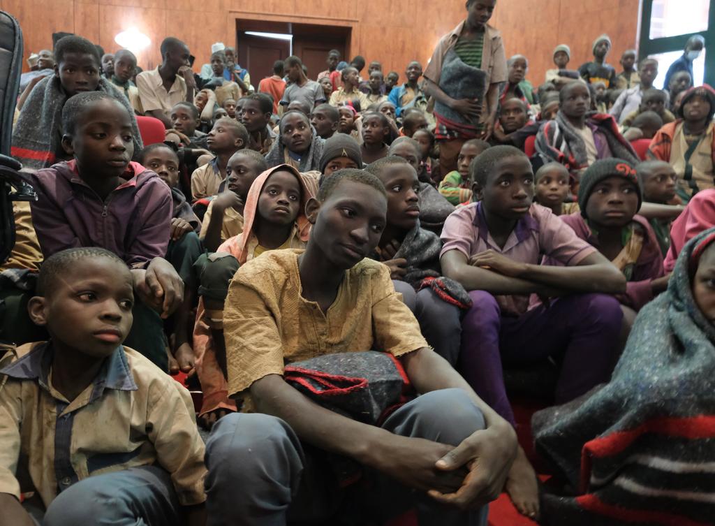 Secuestradores piden comida para más de 100 alumnos raptados en Nigeria
