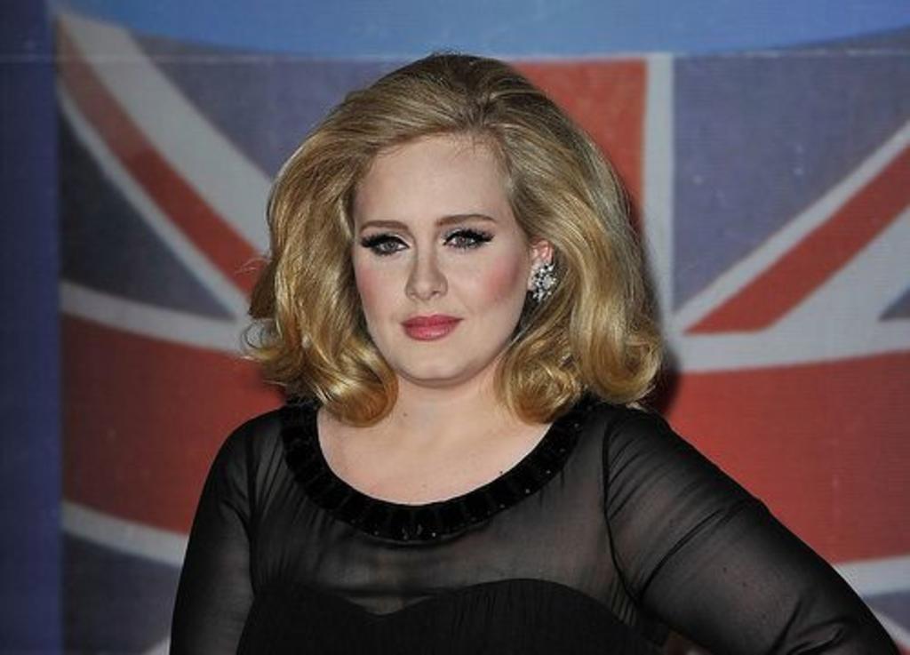 Adele reaparece con su reacción a victoria de Inglaterra en la Euro