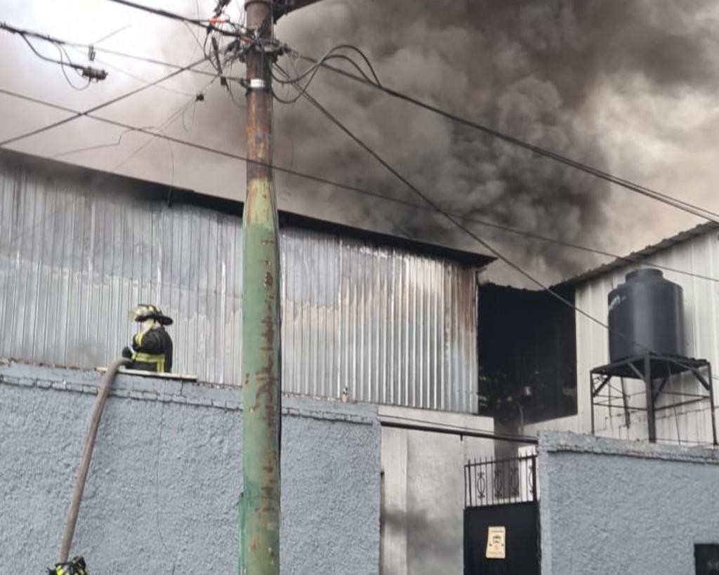 VIDEO: Bomberos controlan incendio en San Simón Ticuman, en Benito Juárez