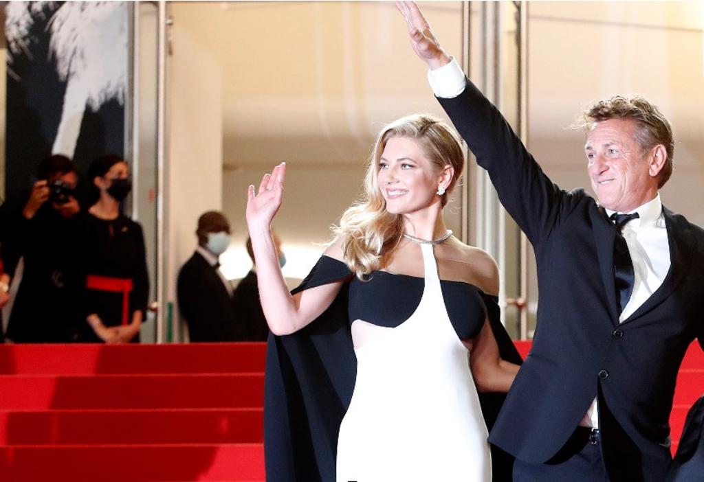 Sean Penn y su hija Dylan deslumbran la alfombra roja de Cannes