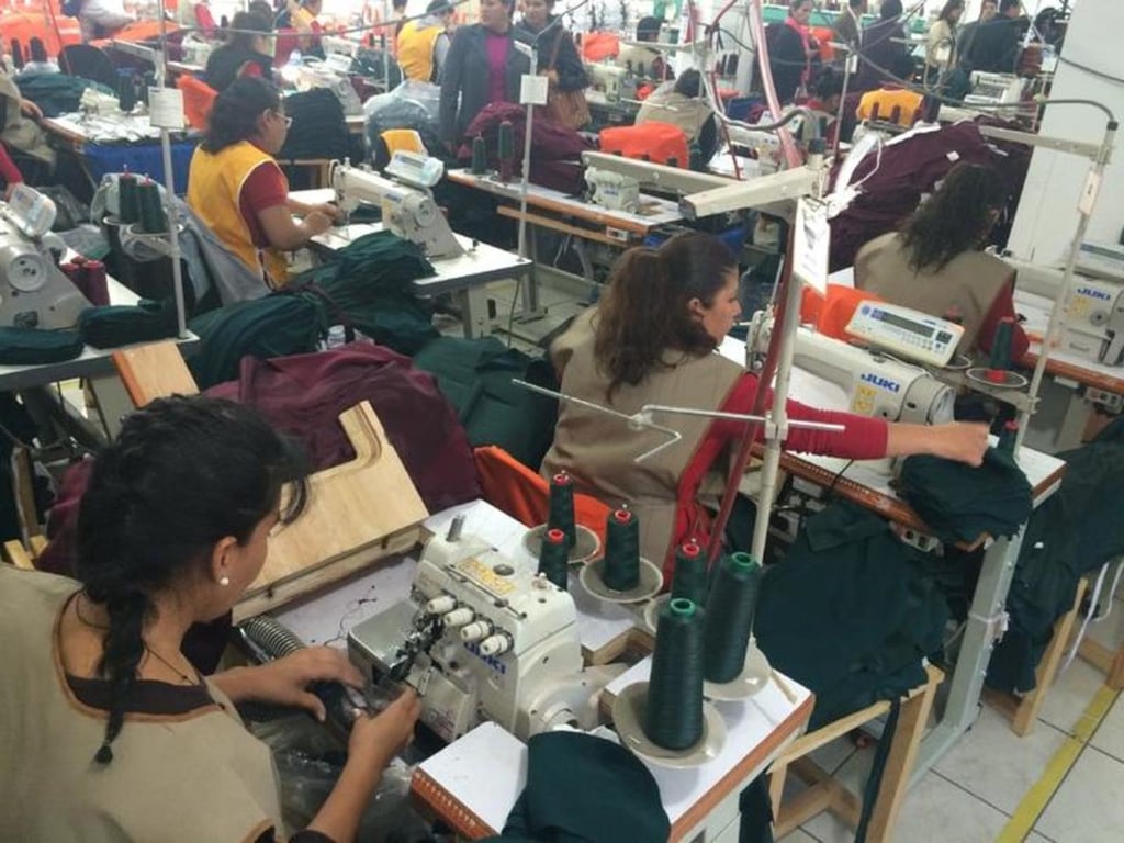 Fabricación de uniformes escolares crean unos mil empleos