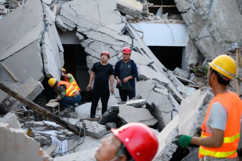Derrumbe de un hotel en China deja 8 muertos y 9 desaparecidos